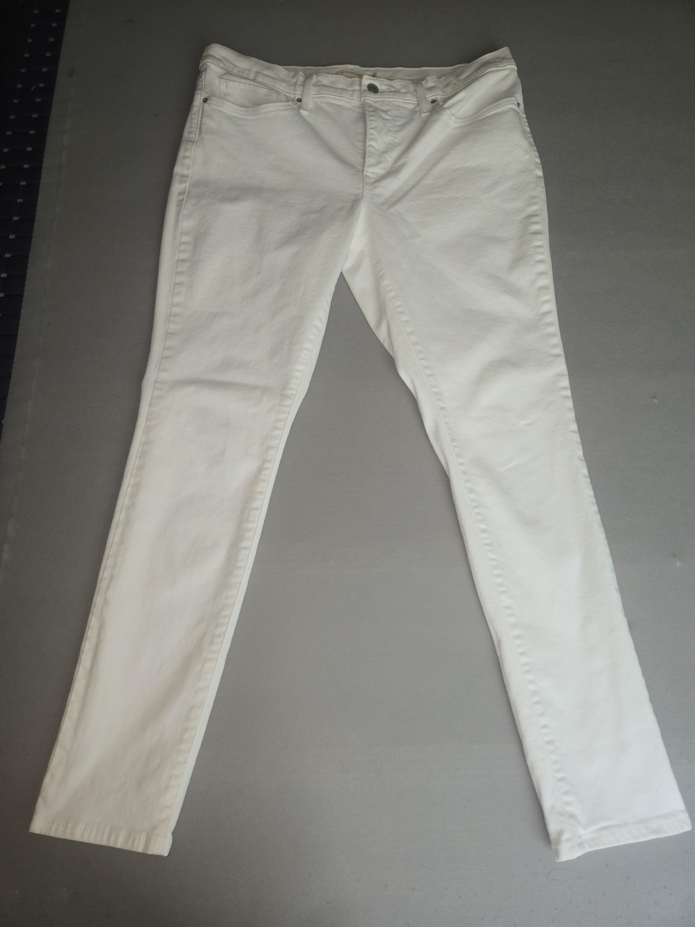 Levi's 311 Shaping Skinny Jeans Women's Size 34 White Denim Pants 17x30